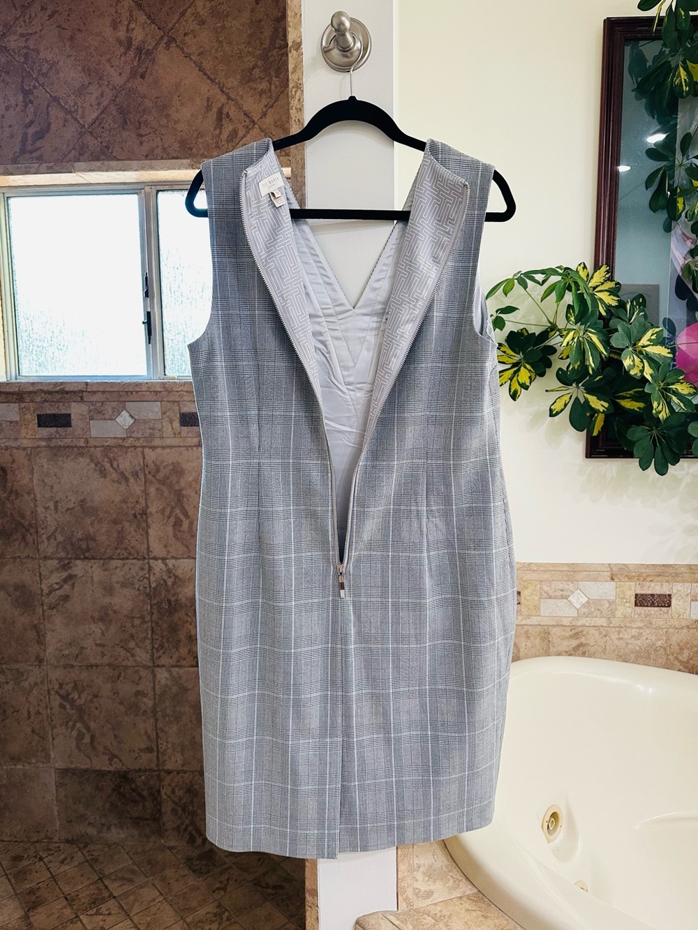Ted Baker London Charcoal Gray Avriid Check Plaid V-Neck Sleeveless Sheath Dress - Picture 8 of 14